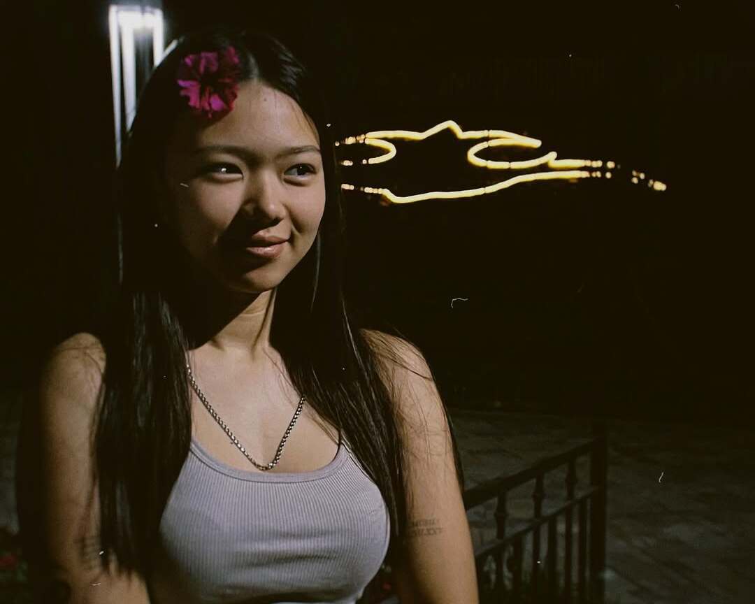 Мойынсұнғыш сорғыш Кагни Линн Карте өзін жігітіне беруге асығады!