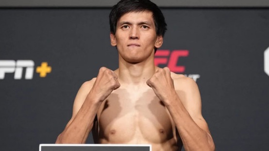 Блогер сделал прогноз на бой Азата Максума и Чарльза Джонсона в UFC