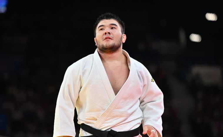 Нурлыхан Шархан стартовал с победы на чемпионате мира по дзюдо