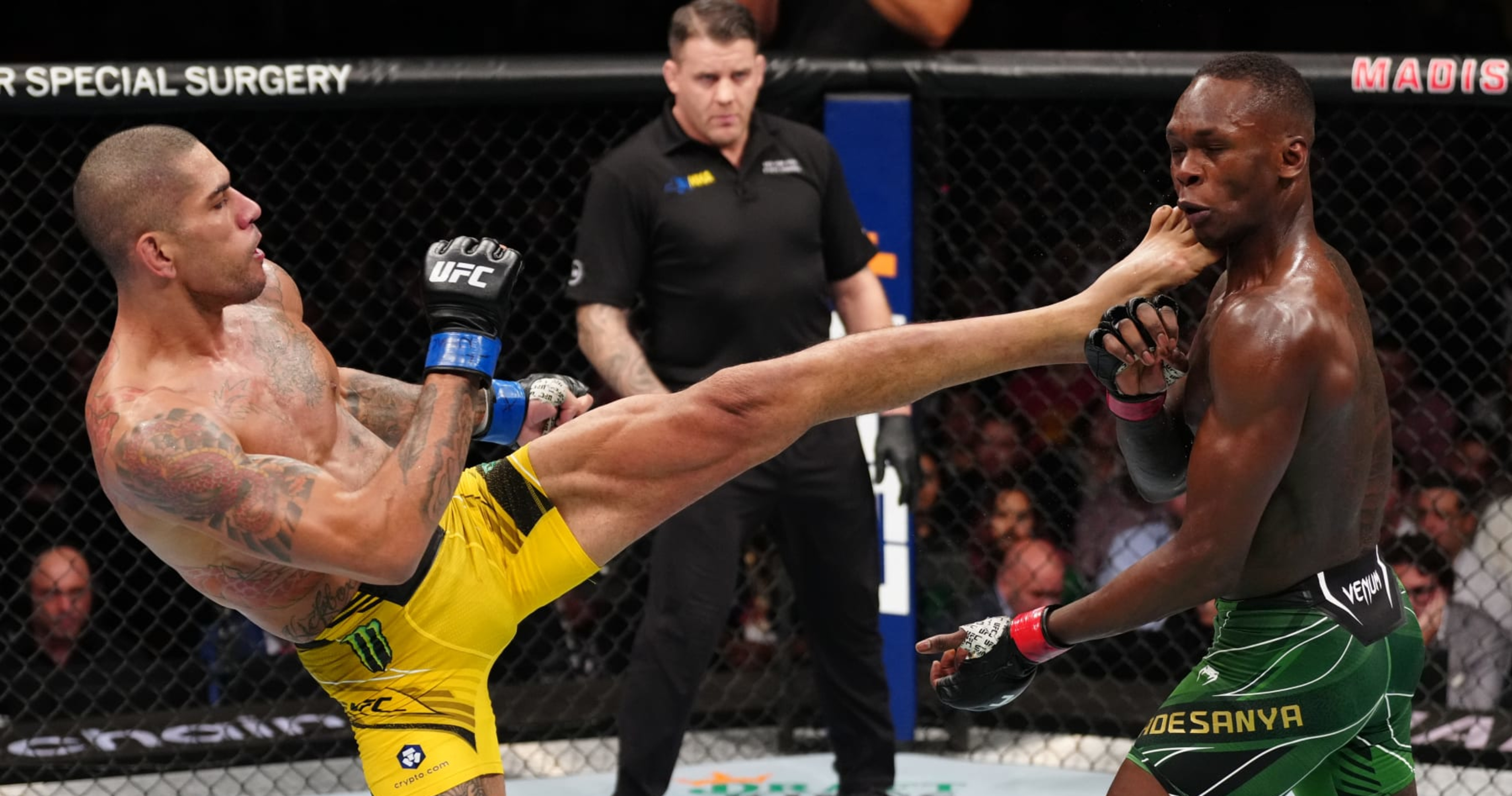 Сколько алекс боя. Алекс Перейра Адесанья бой. Чемпион UFC Перейра. Юфс Адесанья Перейра результат.