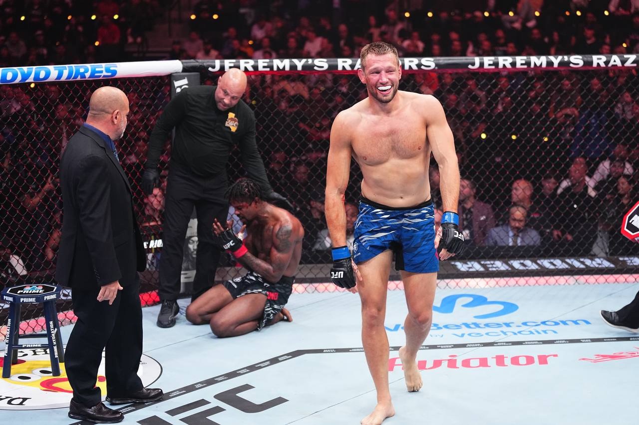 Де Риддер –  Никал прогноз на UFC on ESPN 67 4 мая 2025 года