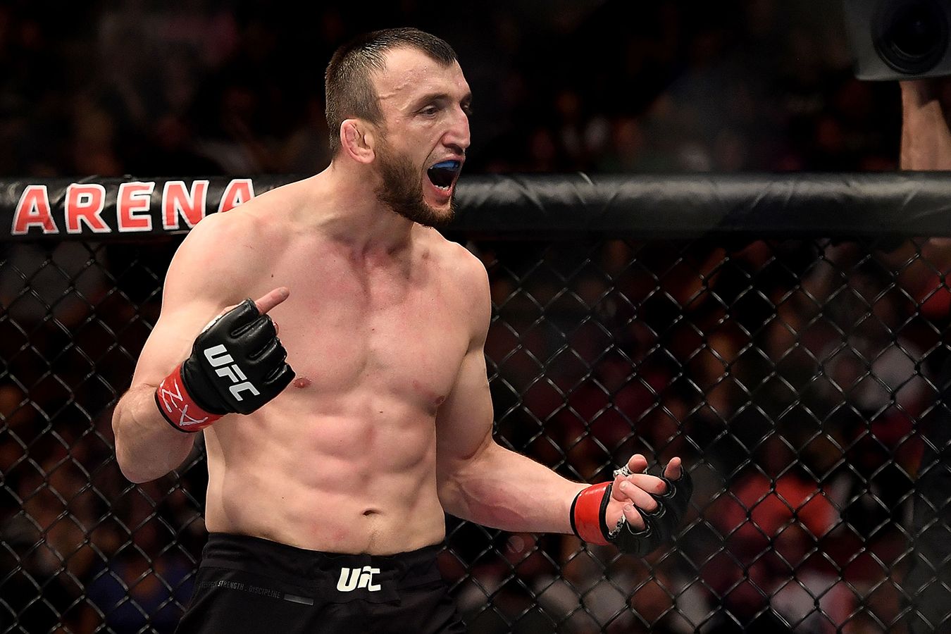 Салихов – Леал прогноз на UFC Абу Даби 26 июля 2025 года