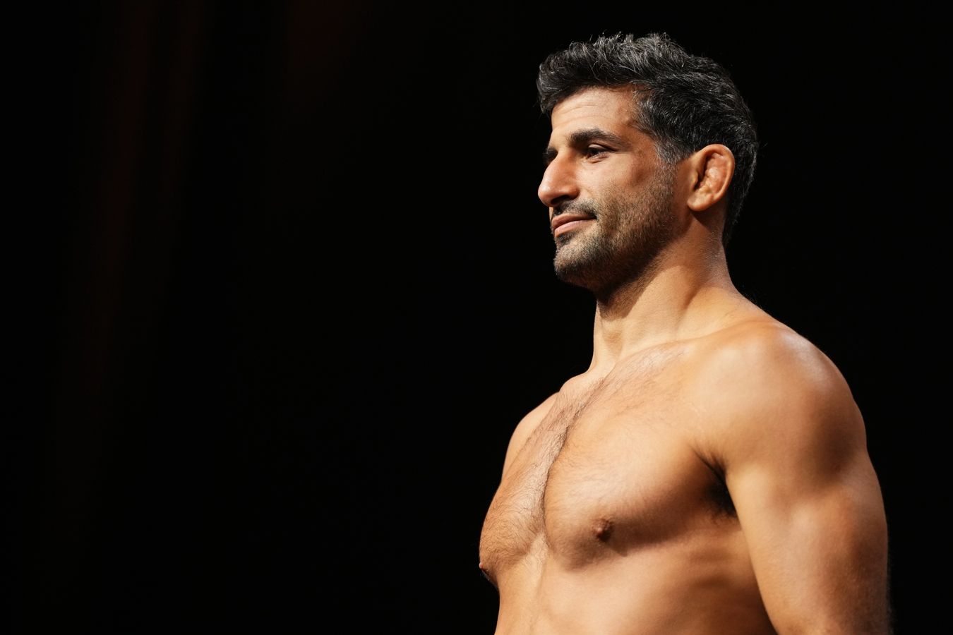 Дариуш одержал победу над Мойкано единогласным решением на UFC 317