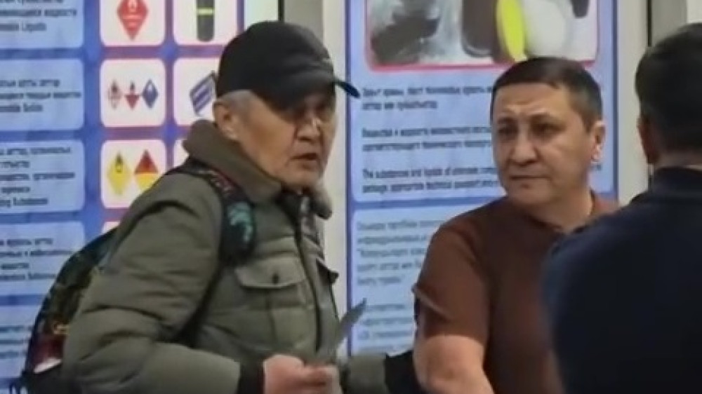 Муай-тай против ножа: Муса Абдраим рискнул жизнью, чтобы спасти заложницу в аэропорту Алматы