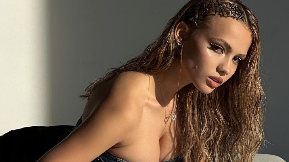 Әйелдің ішінен порно