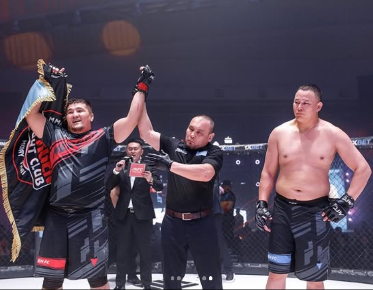 Казахстанский тяжеловес проведет бой за чемпионский пояс Naiza