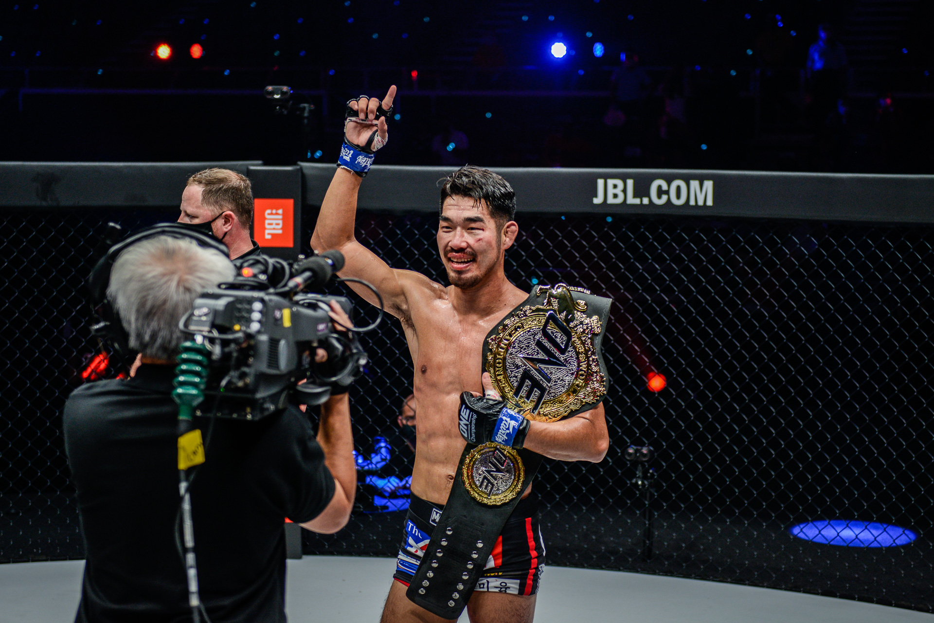 Тройка лучших бойцов вне UFC: звезда PFL, лучший дебютант года и обладатель рекорда 26-0