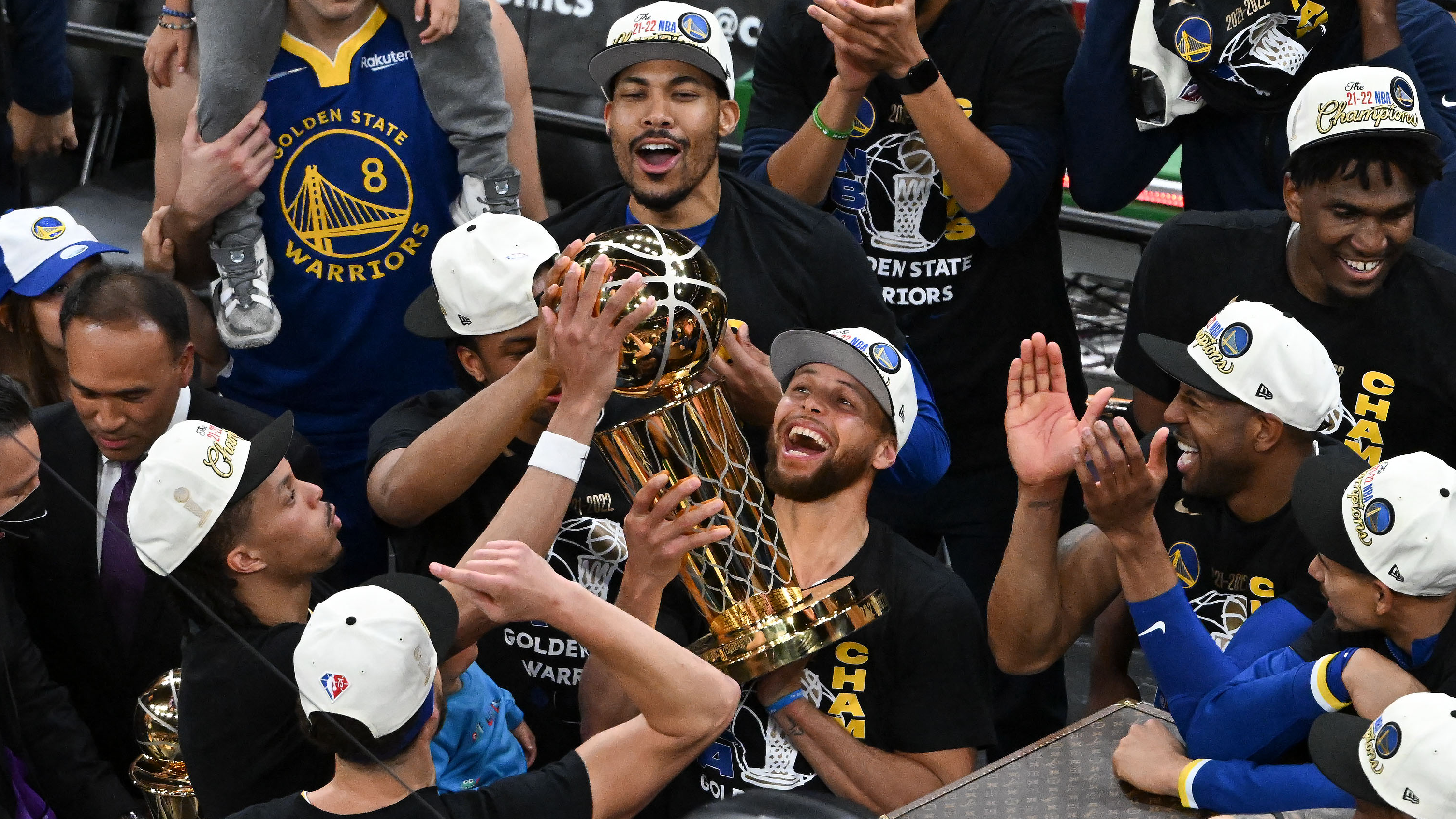 «Голден Стэйт» – вновь лучшая команда мира, а Карри – наконец-то MVP финала. «Воины» сокрушили «Бостон»