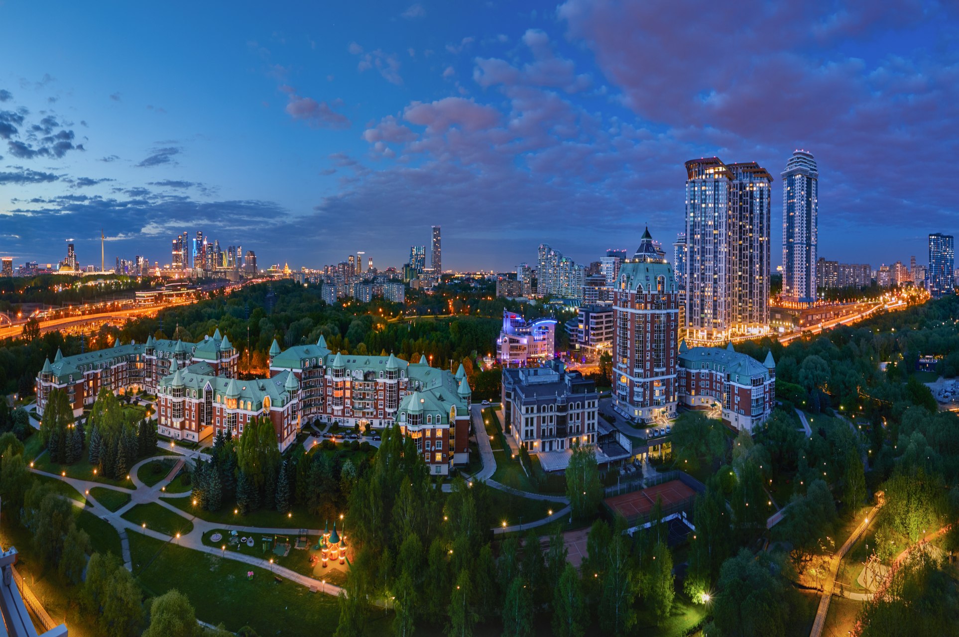 Вечерние виды на Парк Победы, «Москва-Сити» и cвой парк