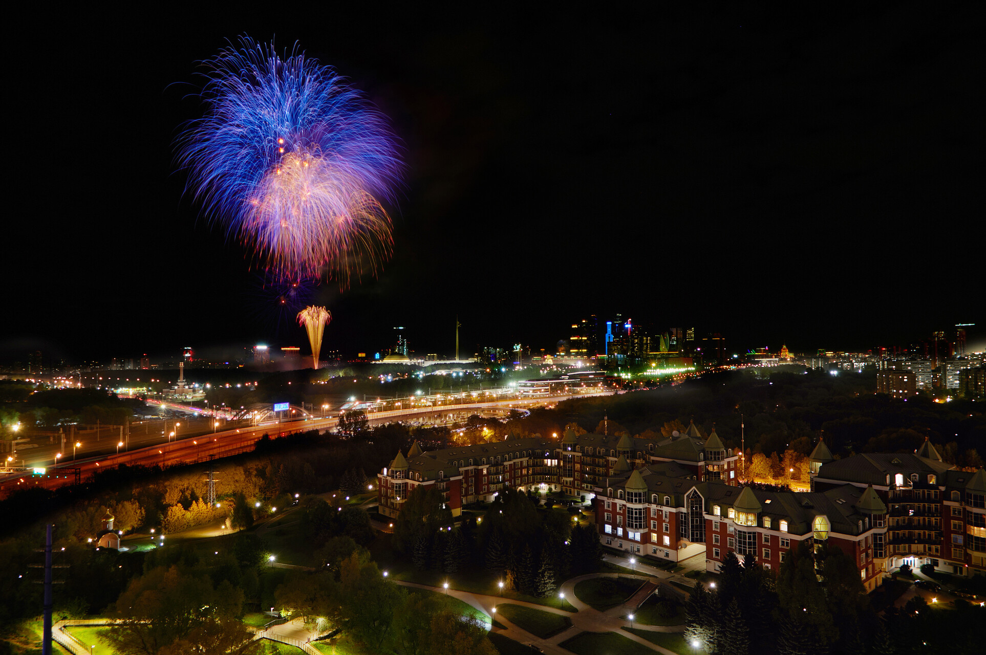 Захватывающие виды на парк Победы и праздничные салюты