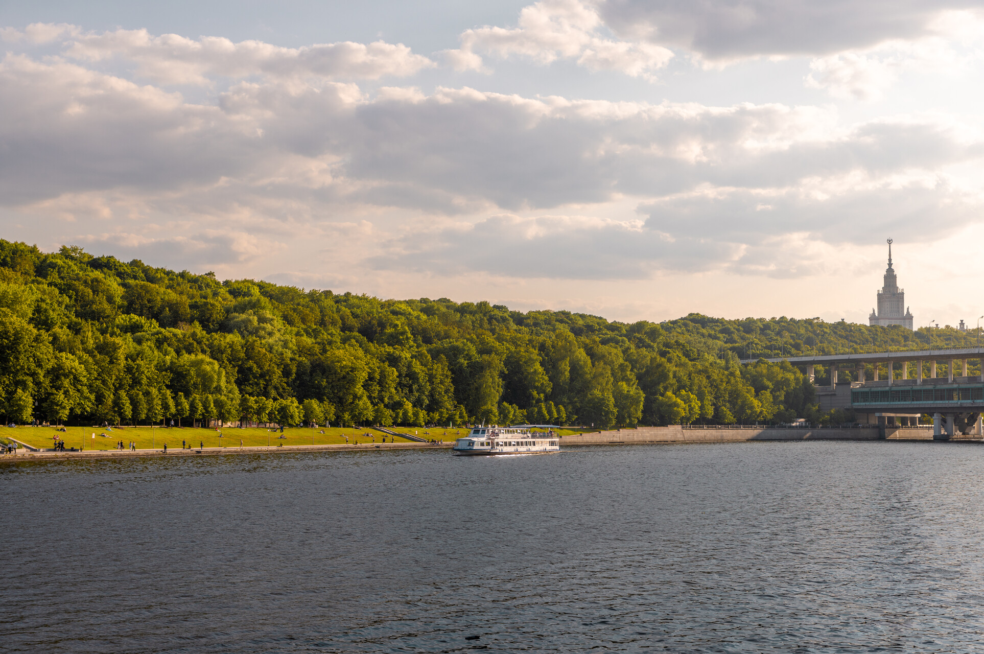 Один из самых живописных парков столицы — 3,2 км от дома
