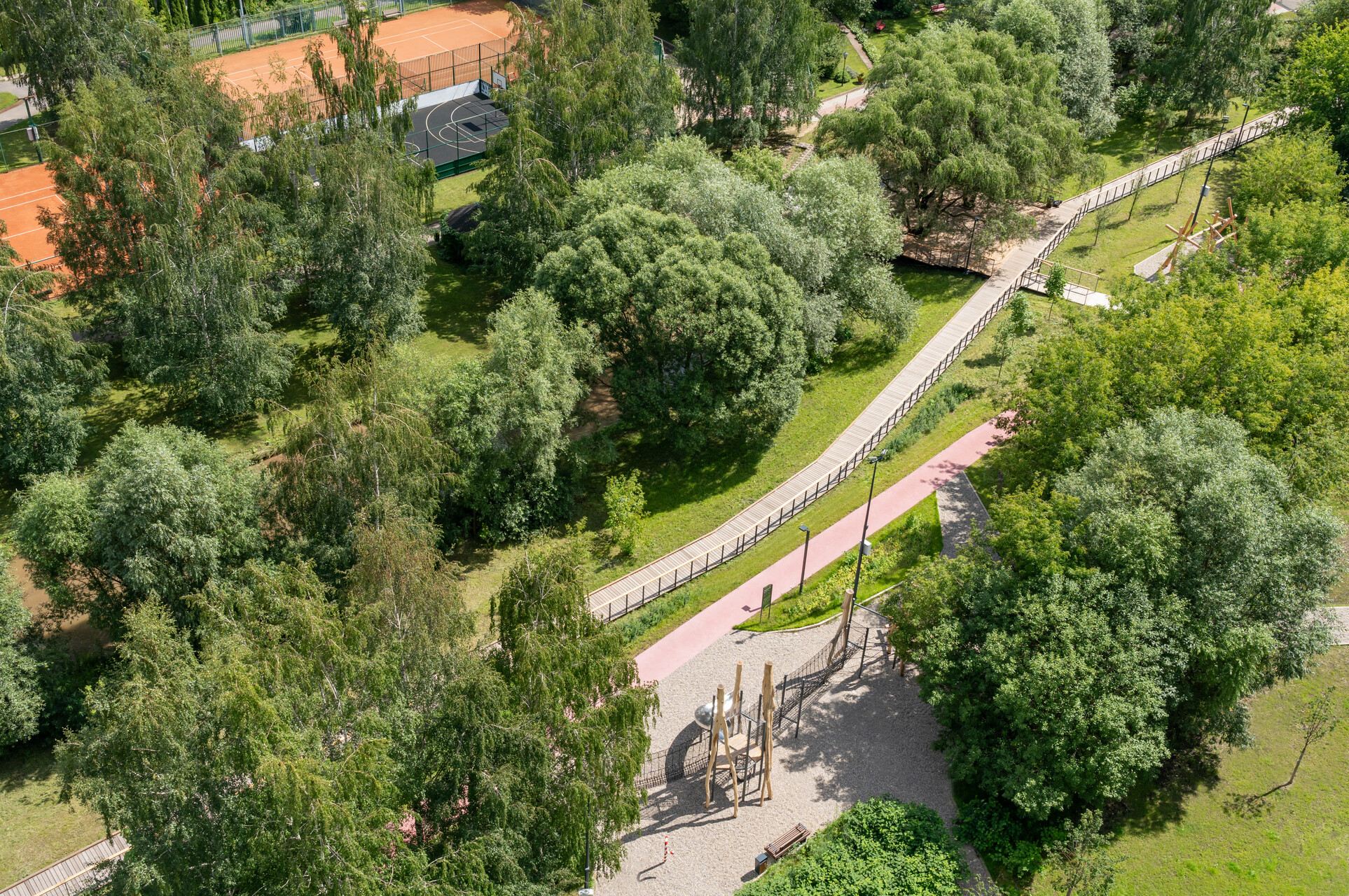 Пробежки с живописными видами на парк и реку Раменка