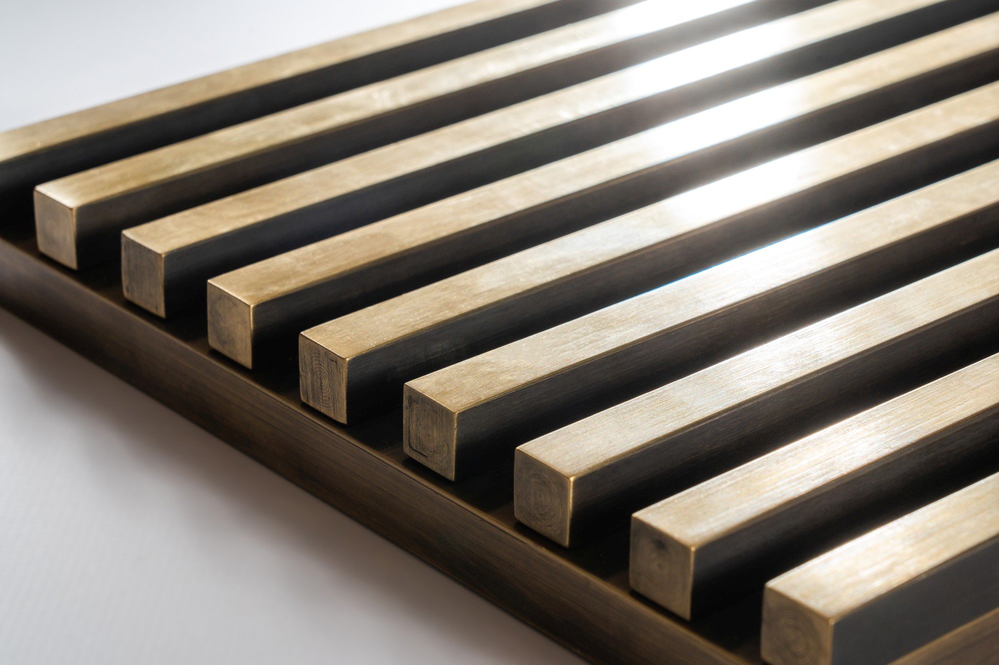 Сатинированная латунь