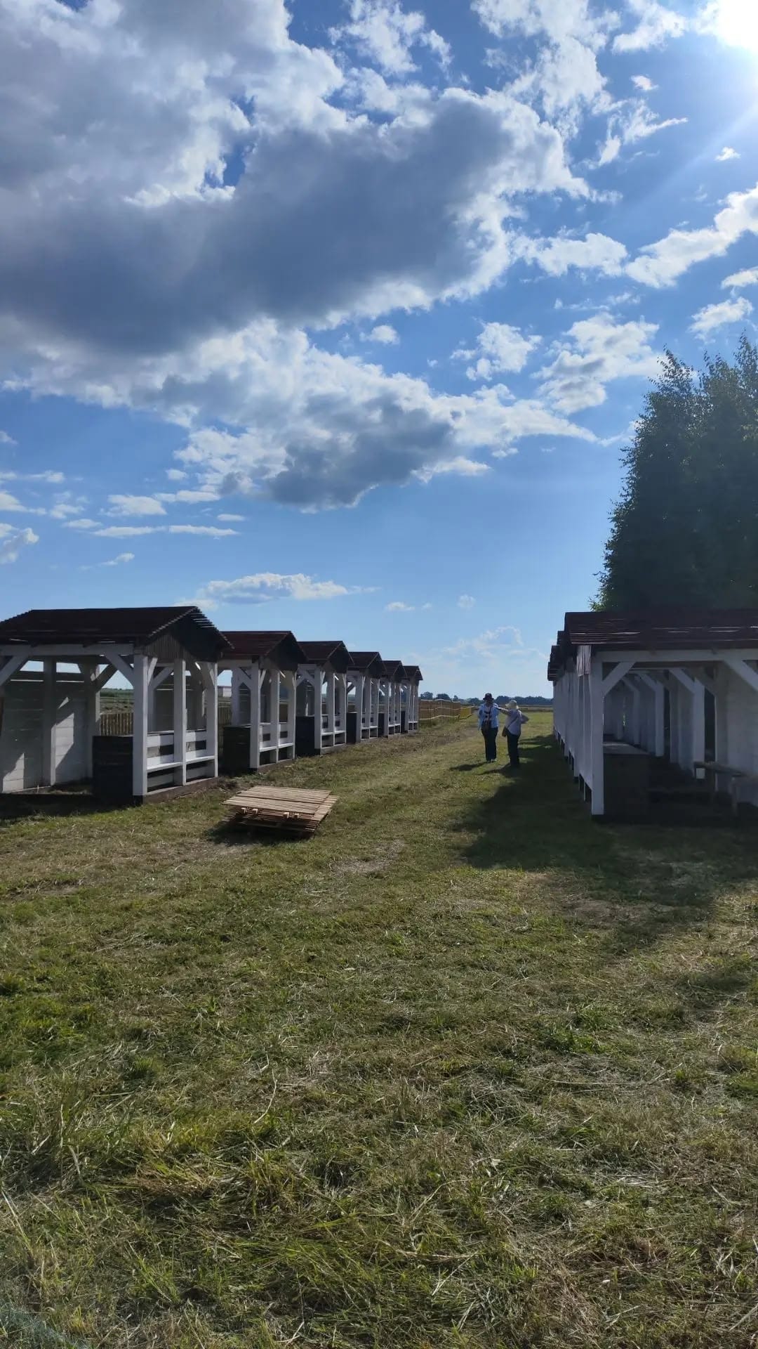Ряды торговых домиков города мастеров готовы встречать гостей