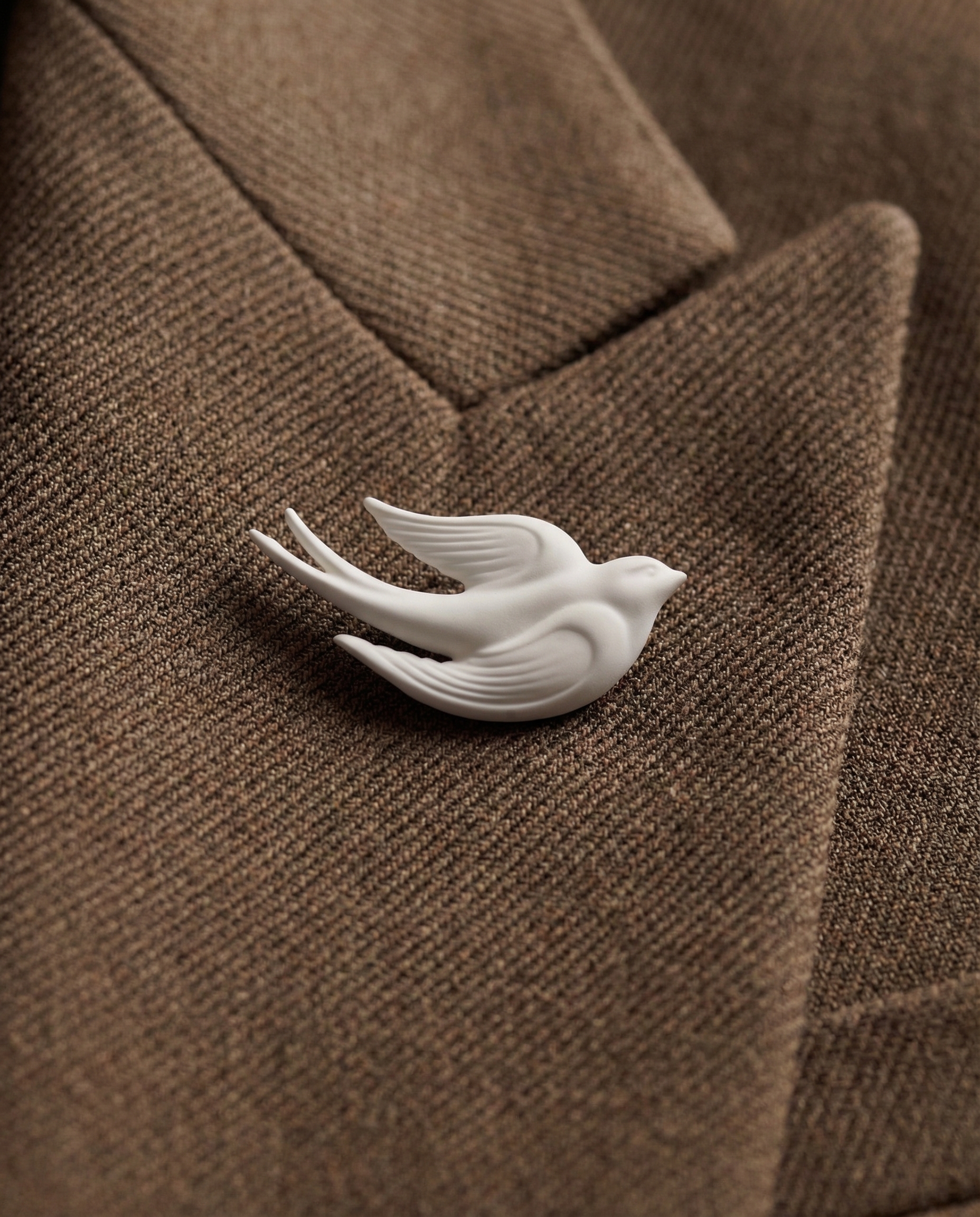 Брошь ласточка Swallow белая