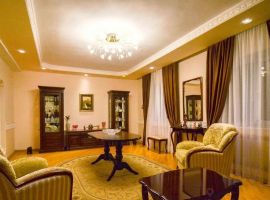 Дом в Ставропольский край, Кисловодск ул. Революции, 59 (300 м²) - . Кисловодск - фото 0