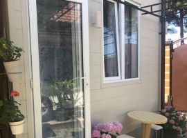 Дом в Краснодарский край, Анапа ул. Самбурова, 106 (24 м²) - . Анапа - фото 0
