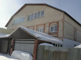 Дом в Челябинская область, Златоуст Белый Ключ кв-л, 10 (200 м²) - . Златоуст - фото 1