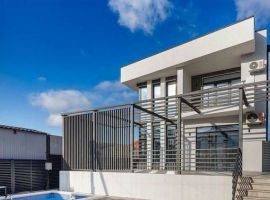 Дом в Краснодарский край, Геленджик ул. Лютенко, 3 (180 м²) - . Геленджик - фото 1