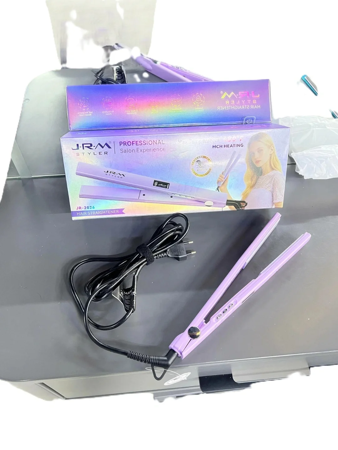 J·R·M STYLER JR-2026 Professional soch tekislagich: Keramika, 480°F, 900W tez qizish
https://uzum.uz/product/2340542?skuId=8393484&utm_source=sharing&utm_medium=product_page_android&utm_campaign=native - Asosiy rasm