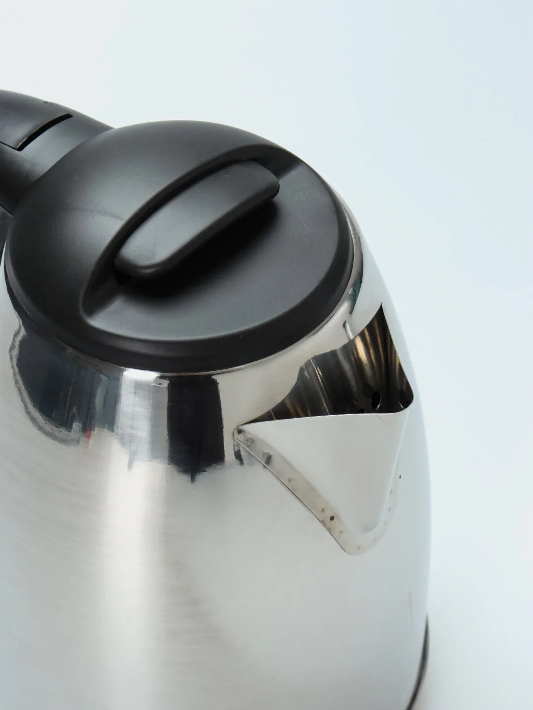 Elektr choynak BQ BQ-KT1824S, 2.2 L, 1500 Vt, kumushrang