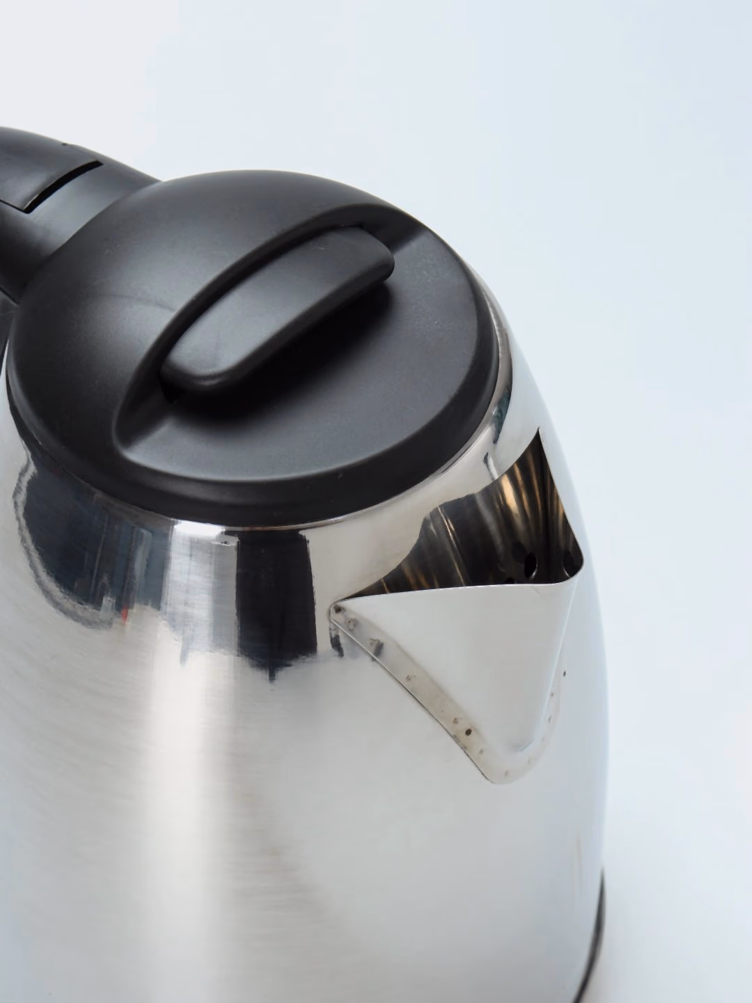 Elektr choynak BQ BQ-KT1824S, 2.2 L, 1500 Vt, kumushrang - 4