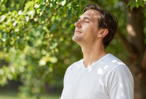 Когда дыхание возвращается: как работает биологическая терапия при полипах носа