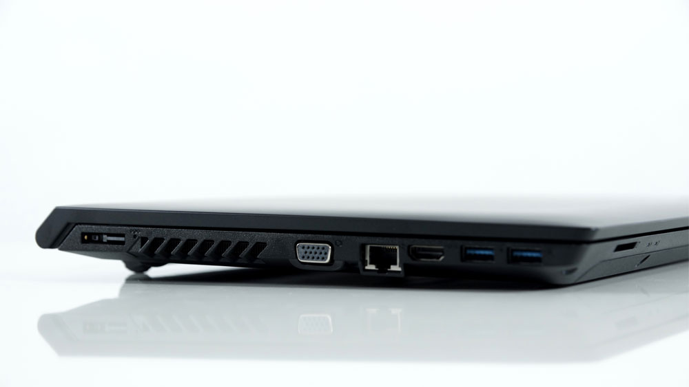 Ноутбук Lenovo IdeaPad B5070 black 15.6" HD 3558U,4Gb,500Gb,DVDRW,BT,WiFi,Cam,DOS (59435821) 59435821
