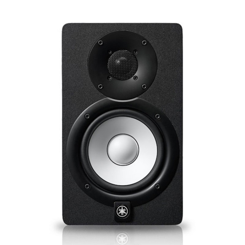 Акустическая система Yamaha HS5I //E студийного мониторинга ближней зоны активная 2-полосная, Частотный диапазон 54Гц - 24кГц, 70-ваттный усилитель мощности с раздельным усилением: 45 Ватт НЧ, 25 Ватт ВЧ, XLR + TRS, цвет черный, инст. версия ZU34050 ZU34050