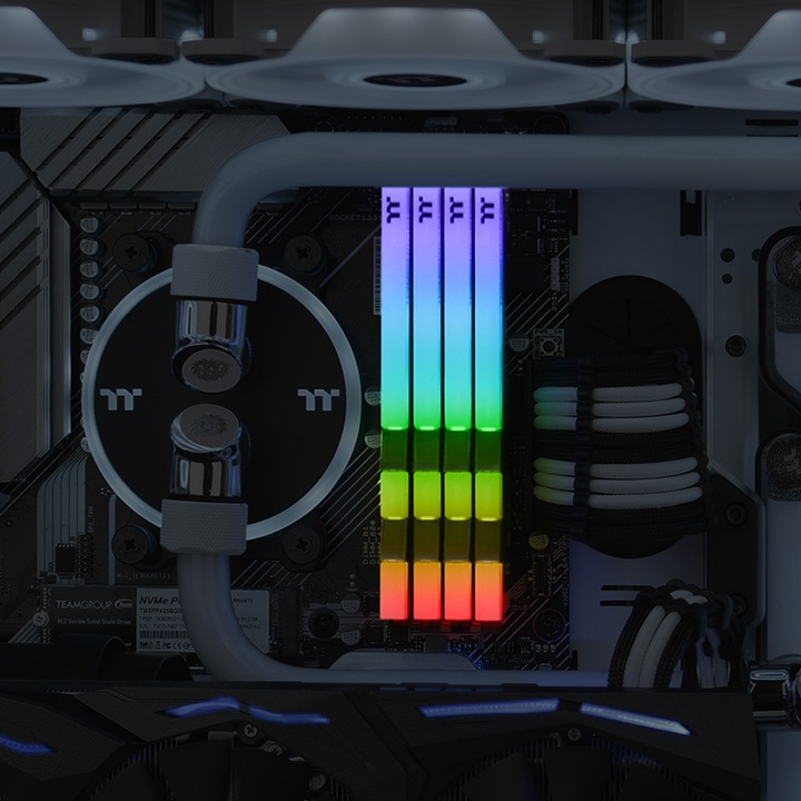 Модуль памяти Thermaltake 16GB DDR4 3200 DIMM TOUGHRAM RGB White Gaming Memory Non-ECC, CL16, 1.35V, Heat Shield, XMP 2.0, Kit (2x8GB), RTL (523974) R022D408GX2-3200C16A R022D408GX2-3200C16A