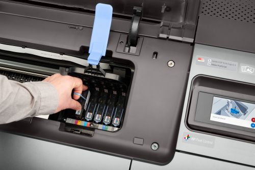 Плоттер HP DesignJet Z9+ PS Printer (24",9 colors, pigment ink, 2400x1200dpi,128 Gb(virtual),500 Gb HDD, GigEth/host USB type-A,stand,single sheet and roll feed,autocutter, PS, 1y warr) W3Z71A W3Z71A