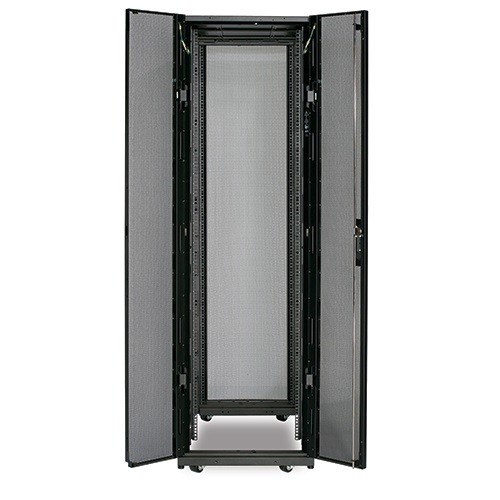 Шкаф APC NetShelter SX 42U,  боковые панели, черный AR3300 AR3300