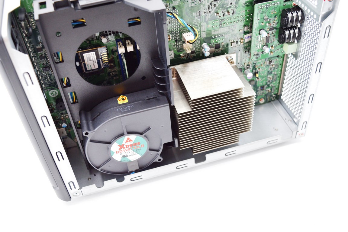 Сетевой RAID-накопитель QNAP 4 отсека 3,5", 2 отсека 2,5", 2 слота M.2, 3 HDMI-порта. Intel Pentium G4400 3,3 ГГц, 8 ГБ DDR4 TVS-682-PT-8G TVS-682-PT-8G