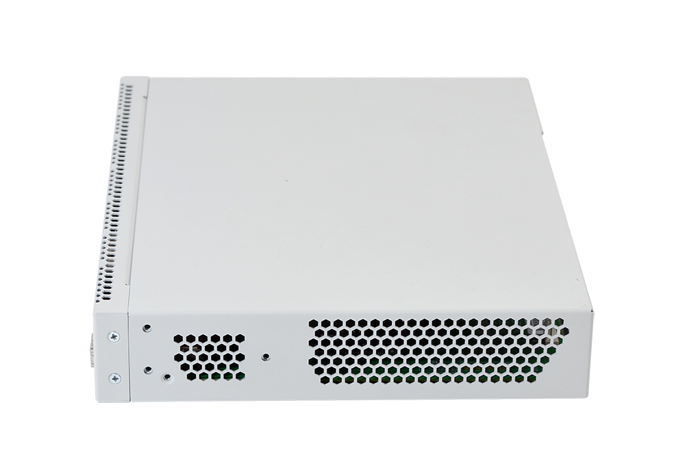 Маршрутизатор Eltex  ESR-30, 4x10/100/1000BASE-T, 2x10GBASE-R SFP+, 1xConsole (RJ-45), 1xUSB 2.0, 1xUSB 3.0, 1 слот для micro-SD карт, 4 Гб RAM, 8 Гб  ESR-30