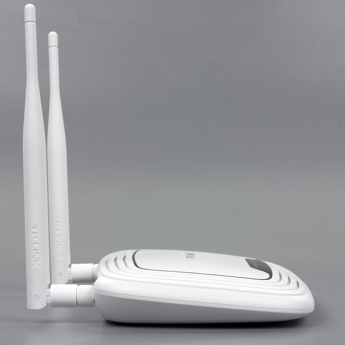 Беспроводный маршрутизатор TP-LINK 802.11b/g/n, до 300 Мбит/с, 2T2R, USB, функция QSS, (TL-WR842ND) TL-WR842ND