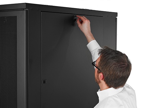 Шкаф APC NetShelter SV 42U, со стенками, черный AR2500 AR2500