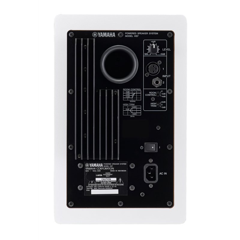 Сабвуфер Yamaha DXS18 активный, 1х18", 32 Гц - 120 Гц, 136 дБ, 1020 Вт, ВХОД (INPUT): XLR3-31 x 2, сквозной выход: XLR-3-32 x 2 (THROUGH или HPF POST), ZG41300 ZG41300