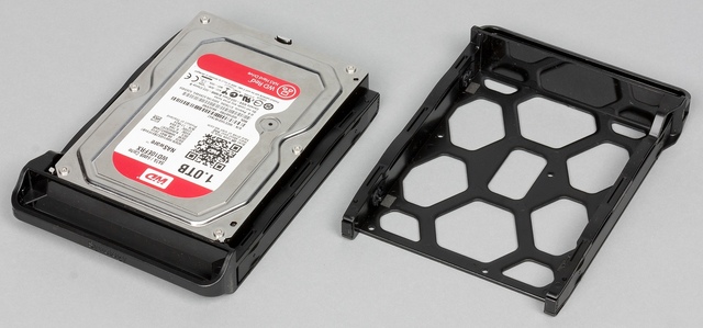 Накопитель Synology QC1,5GhzCPU/4Gb(upto8)/RAID0,1,10,5,6/up to 4hot plug HDDs SATA(3,5' or 2,5')(up to 9 with DX517)/2xUSB3.0/2GigEth/iSCSI/2xIPcam(up to 40)/1xPS/3YW(repl DS916+) DS918+