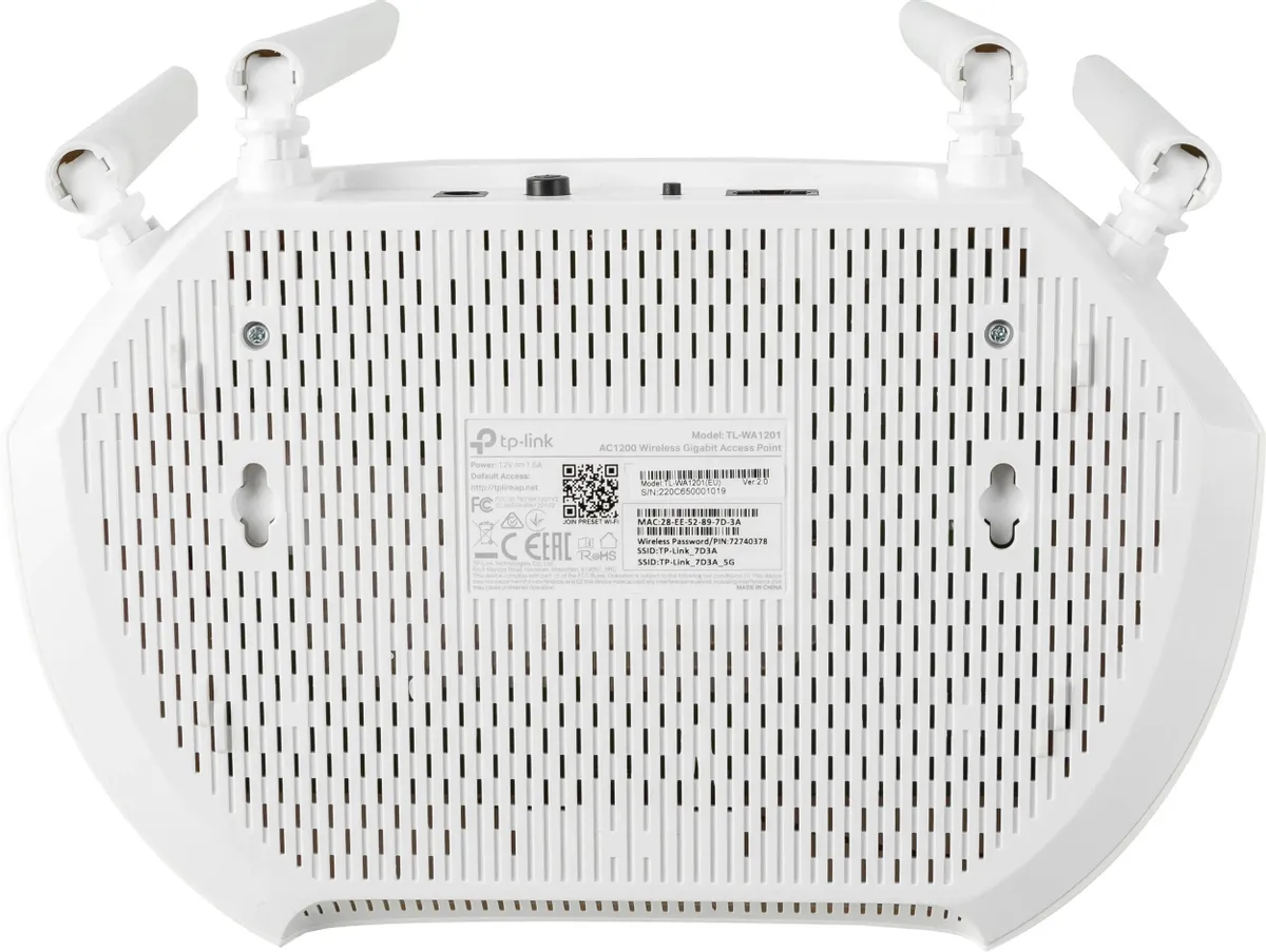 Точка доступа TP-Link AC1200 dual-band wireless Access Point, 866Mbps at 5G and 300Mbps at 2.4G, 1 Giga LAN port, 4 external antennas, Passive PoE TL-WA1201 TL-WA1201
