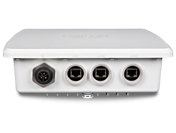 Межсетевой экран Fortinet FortiGateRugged-35D Ruggedized, IP67 rating for outdoor environment, 3 x GE RJ45 Switch ports. Max managed FortiAPs (Total / Tunnel) 2 / 2. FGR-35D FGR-35D