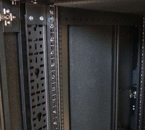 Шкаф APC защищенный звукоизолированный NetShelter CX 38U («компактный серверный зал»), международная версия AR4038IA AR4038IA #9