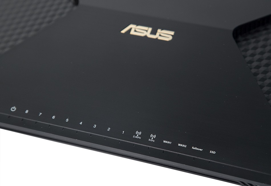 Роутер Asus BRT-AC828 // роутер 802.11b/g/n/ac, до 800 + 1734 Мбит/c, 2,4 + 5 гГц, 4 антенны, USB, GBT LAN, M.2 до 80мм ; 90IG01T0-BM3100 BRT-AC828 BRT-AC828