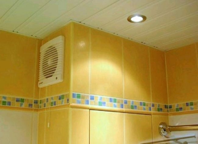 Бытовая вентиляция в ванной. Фото