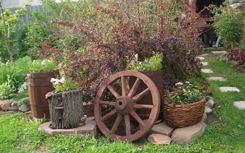 Декоративные элементы для сада в стиле кантри. Фото