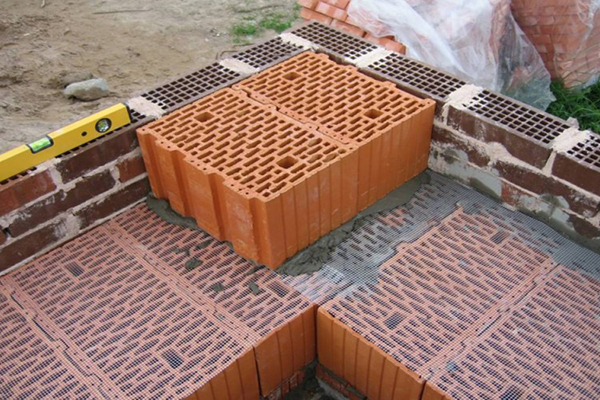 Видео Как построить дом из силикатных блоков Поревит