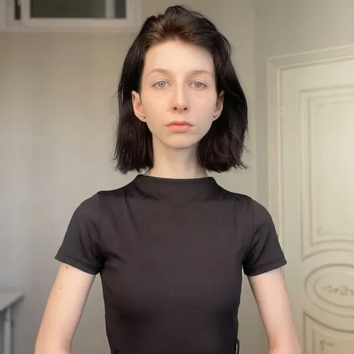 AI-фотосессия «Minimalist Domestic Portrait»