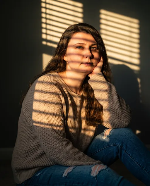 AI-фотосессия «Cinematic Golden Hour Window Portrait»