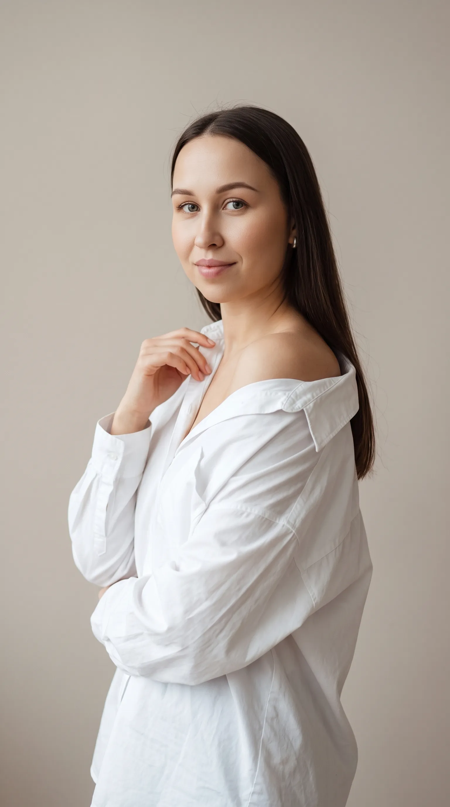 AI-фотосессия «Minimalist High-Key Studio Portrait»