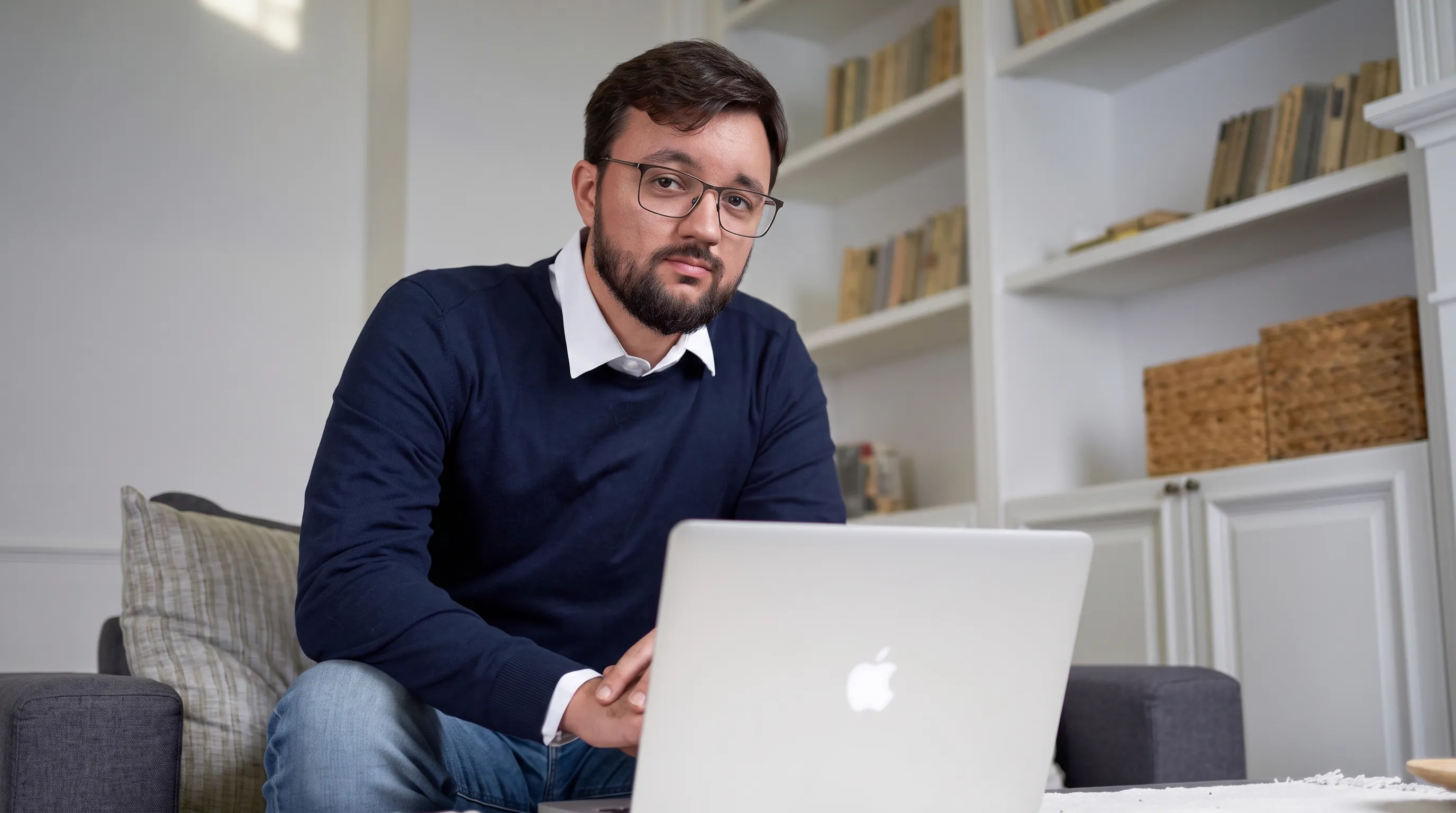 AI-фотосессия «The Modern Intellectual Professional»