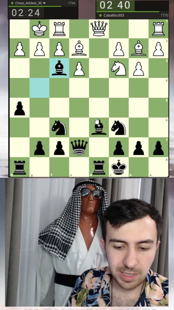Здесь выигрываем ферзя по классике жанра
